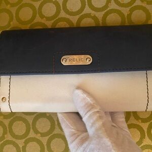 Relic leather wallet